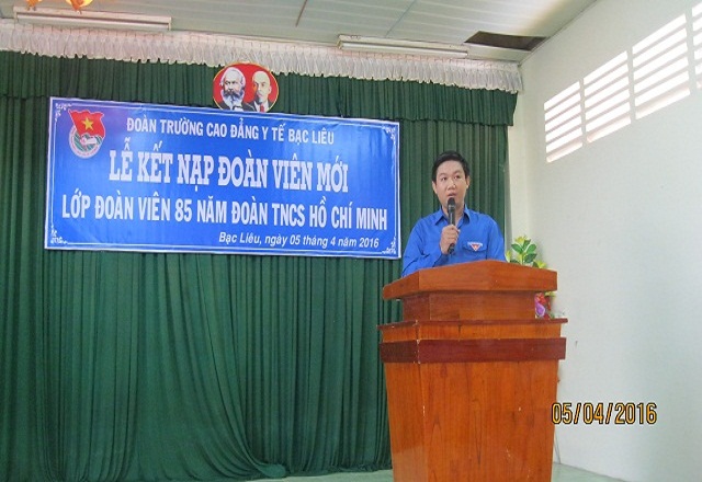 Đồng chí Nguyễn Quốc Sil - Bí thư Đoàn Trường chúc mừng và gửi lời nhắn nhủ đến các tân đoàn viên Đồng chí Nguyễn Quốc Sil - Bí thư Đoàn Trường chúc mừng và gửi lời nhắn nhủ đến các tân đoàn viên