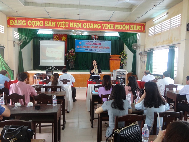 Hội nghị đi tới thảo luận những thắc mắc, vướng mắc của cản bộ, giáo viên nhà trường Hội nghị đi tới thảo luận những thắc mắc, vướng mắc của cản bộ, giáo viên nhà trường