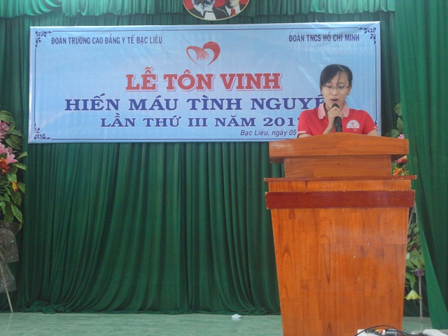 Đồng chí Trần Ngọc Hân – Chi đoàn CĐĐD 9A thành viên Ban vận động hiến máu tình nguyện trường phát biểu cảm nghĩ