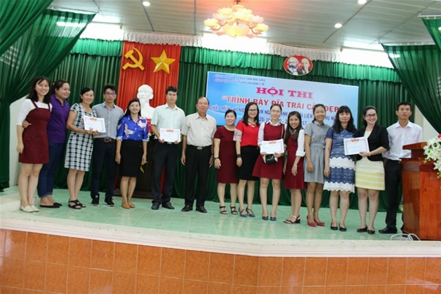 Trao giải thưởng cho các đội thi