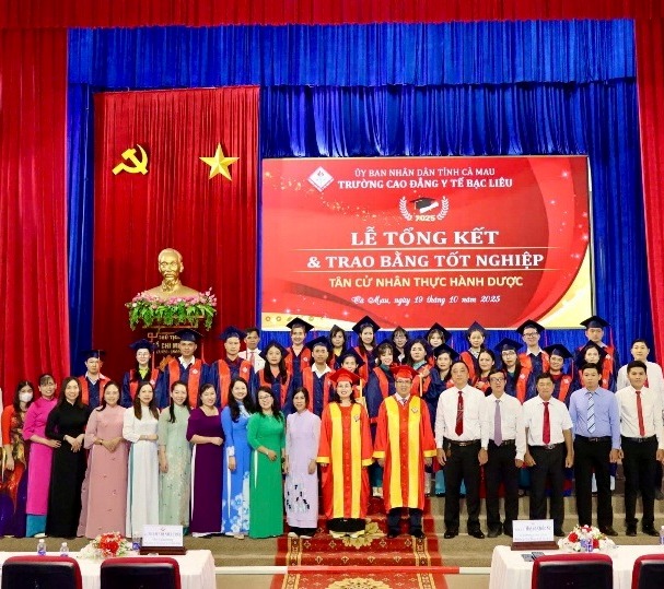 Lễ tổng kết và trao bằng Tốt nghiệp cho các Tân Cử nhân thực hành Dược