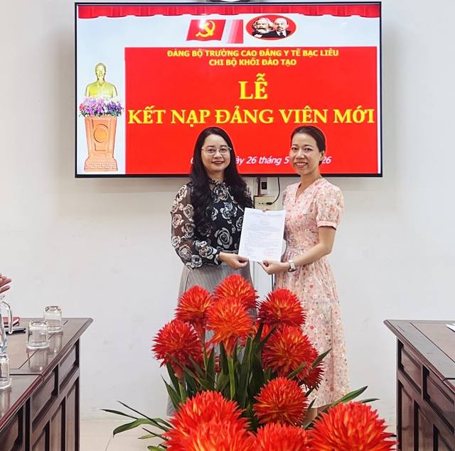 Chi bộ Khối Đào tạo: Lễ kết nạp đảng viên mới